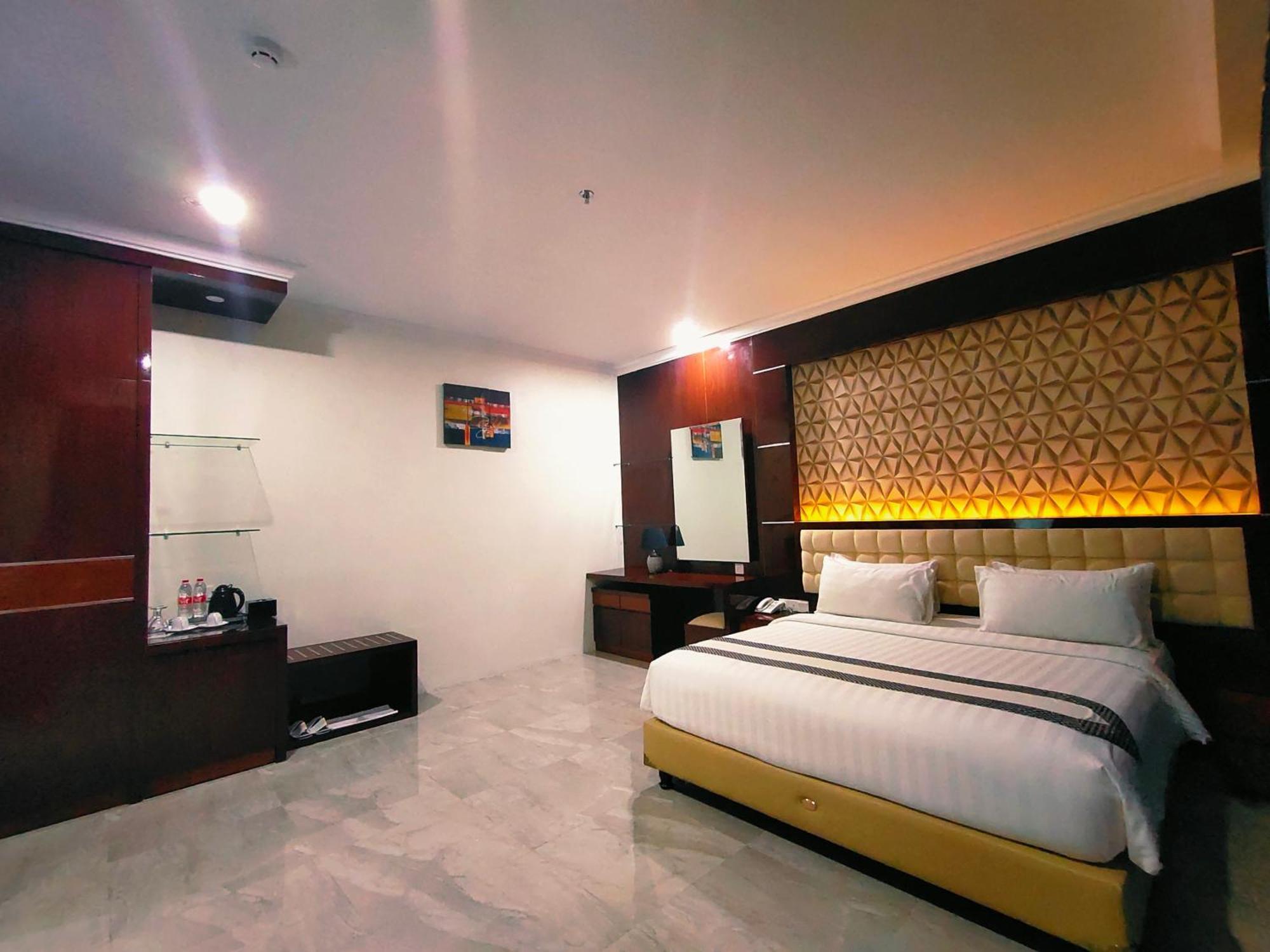 Sindoro Hotel Cilacap By Conary Екстер'єр фото