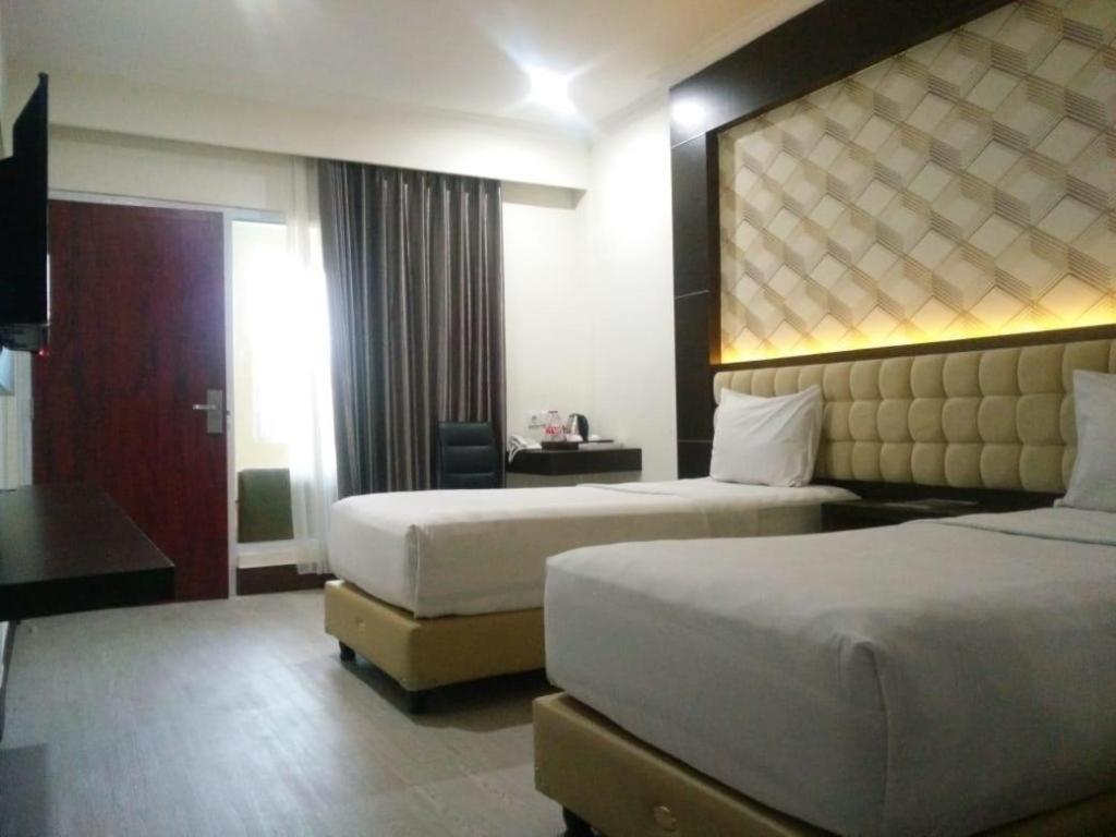 Sindoro Hotel Cilacap By Conary Екстер'єр фото