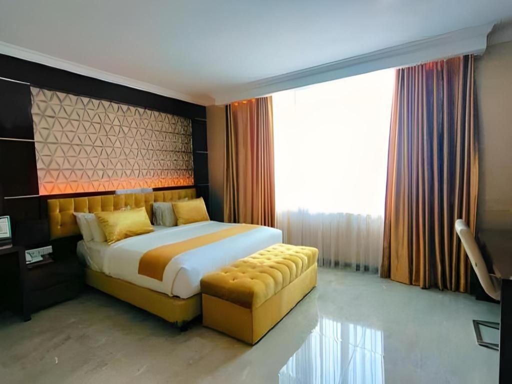 Sindoro Hotel Cilacap By Conary Екстер'єр фото