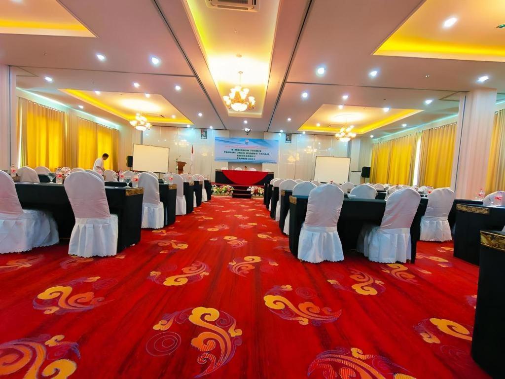 Sindoro Hotel Cilacap By Conary Екстер'єр фото
