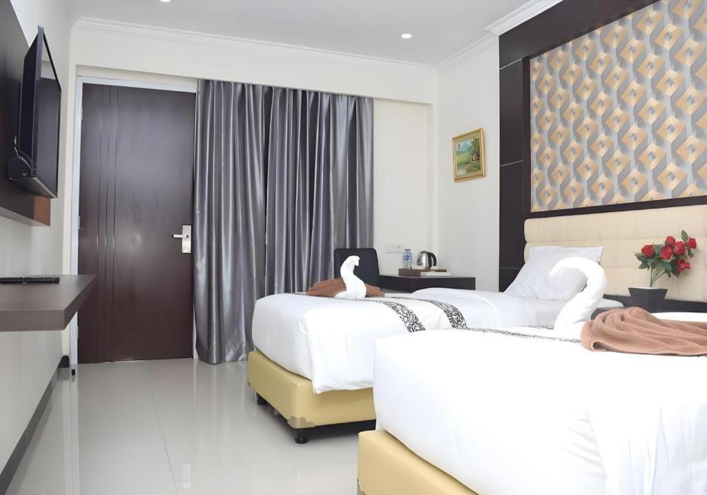 Sindoro Hotel Cilacap By Conary Екстер'єр фото