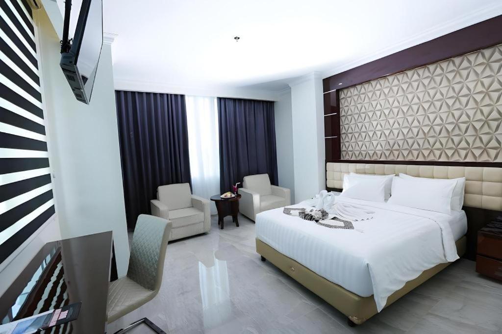 Sindoro Hotel Cilacap By Conary Екстер'єр фото